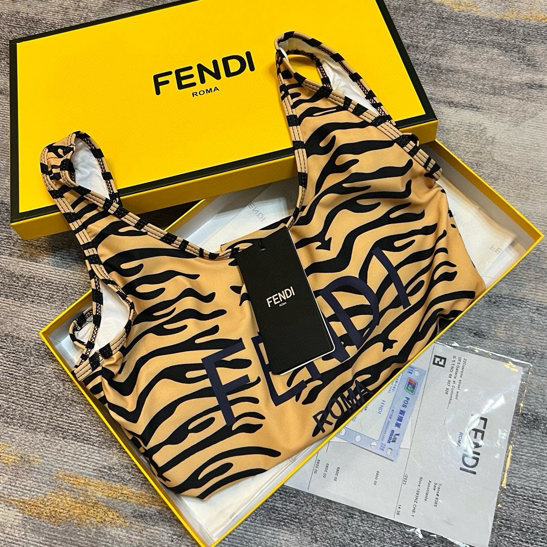 🆕
FD芬迪连体泳衣👙❤️😍🥰适合多种场景的游泳衣🏊‍♀️海边 游泳池 温泉 水上乐园 漂流都可以😌内搭