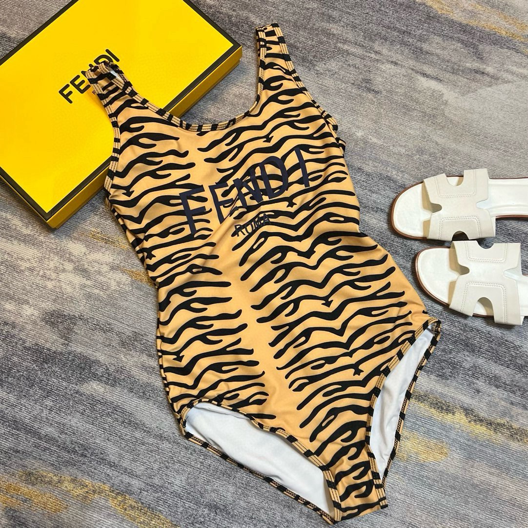 🆕
FD芬迪连体泳衣👙❤️😍🥰适合多种场景的游泳衣🏊‍♀️海边 游泳池 温泉 水上乐园 漂流都可以😌内搭