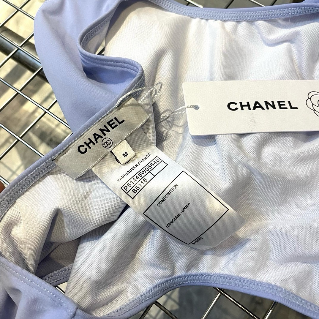 🆕 

Chanel香奈儿高级定制连体泳衣，女神必备神器，独特风格设计，高级奶白色，smL。