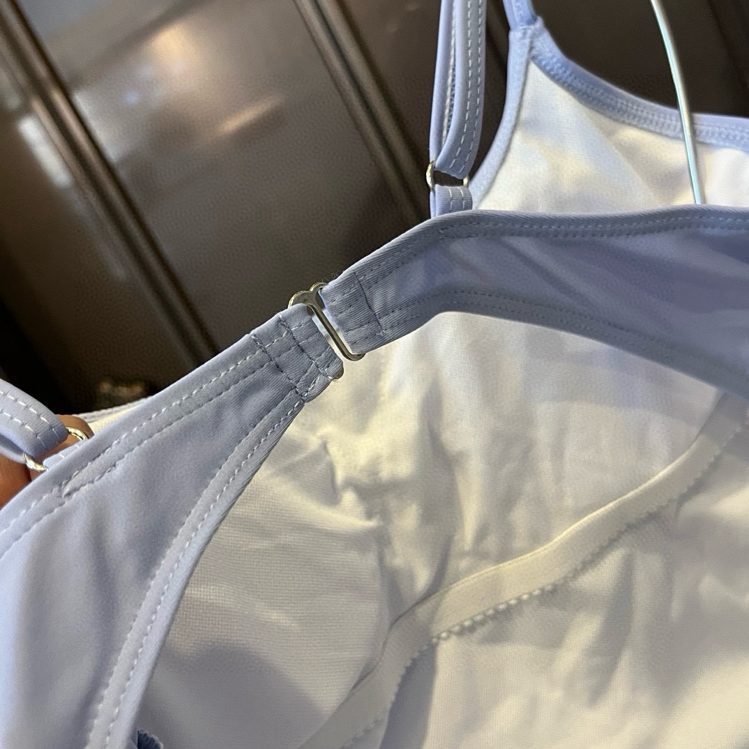 🆕 

Chanel香奈儿高级定制连体泳衣，女神必备神器，独特风格设计，高级奶白色，smL。