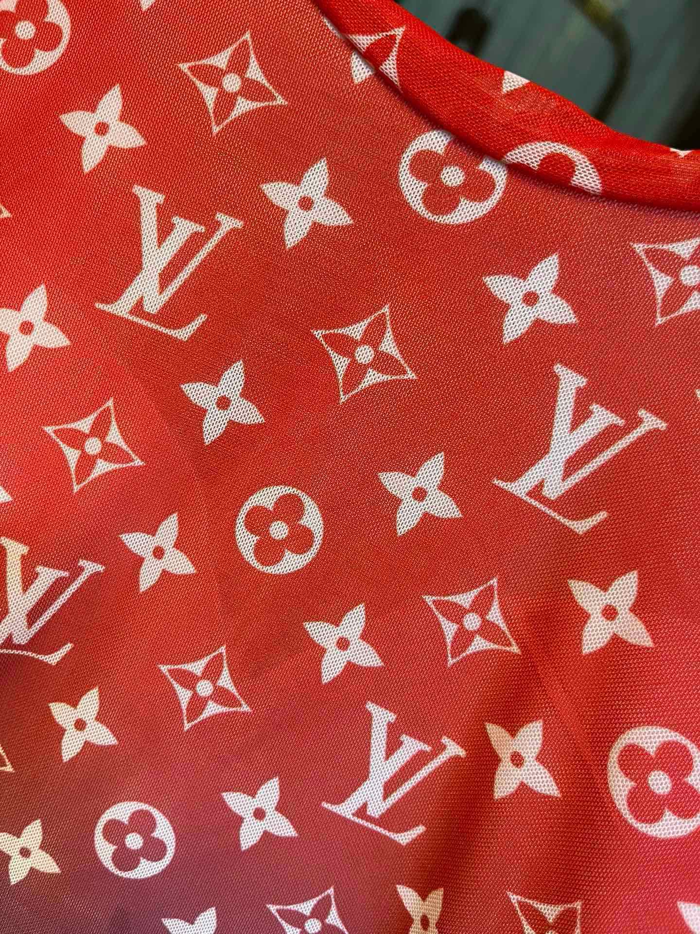 🆕
Chanel香奈儿新款连体泳衣  😍🥰适合多种场景的游泳衣🏊‍♀️海边 游泳池 温泉 水上乐园 漂流