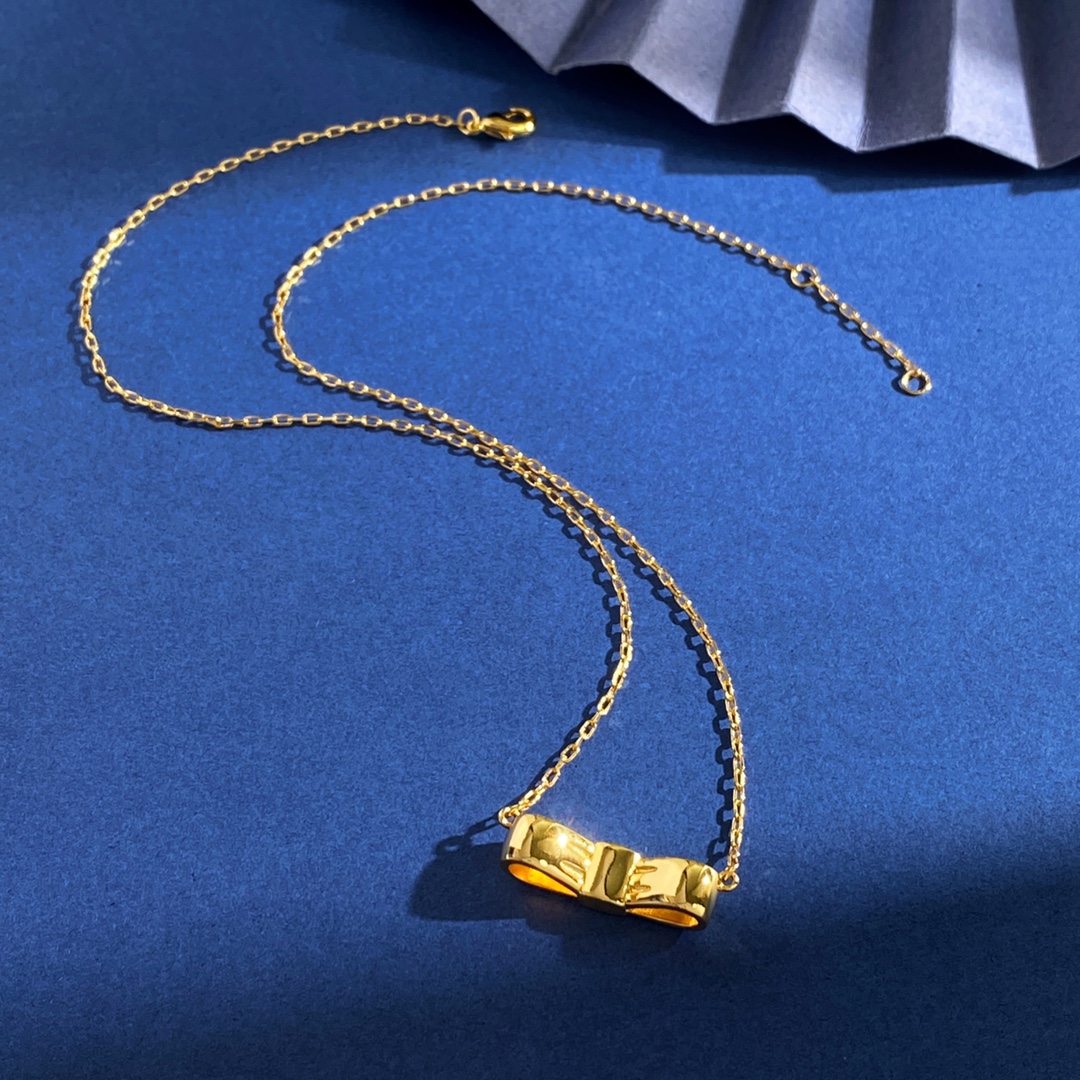 “Korean-Style Gold Butterfly Necklace with Prada-Inspired Design, Brass Material, 5.9g, 2.47cm x 0.7cm” - 图片 7