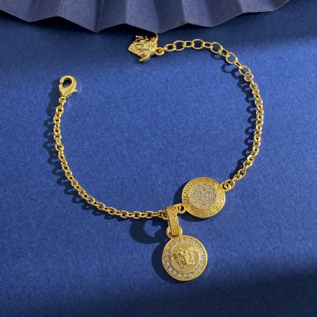 “Versace Medusa Head Brass Bracelets and Necklaces Design Details” - 图片 6