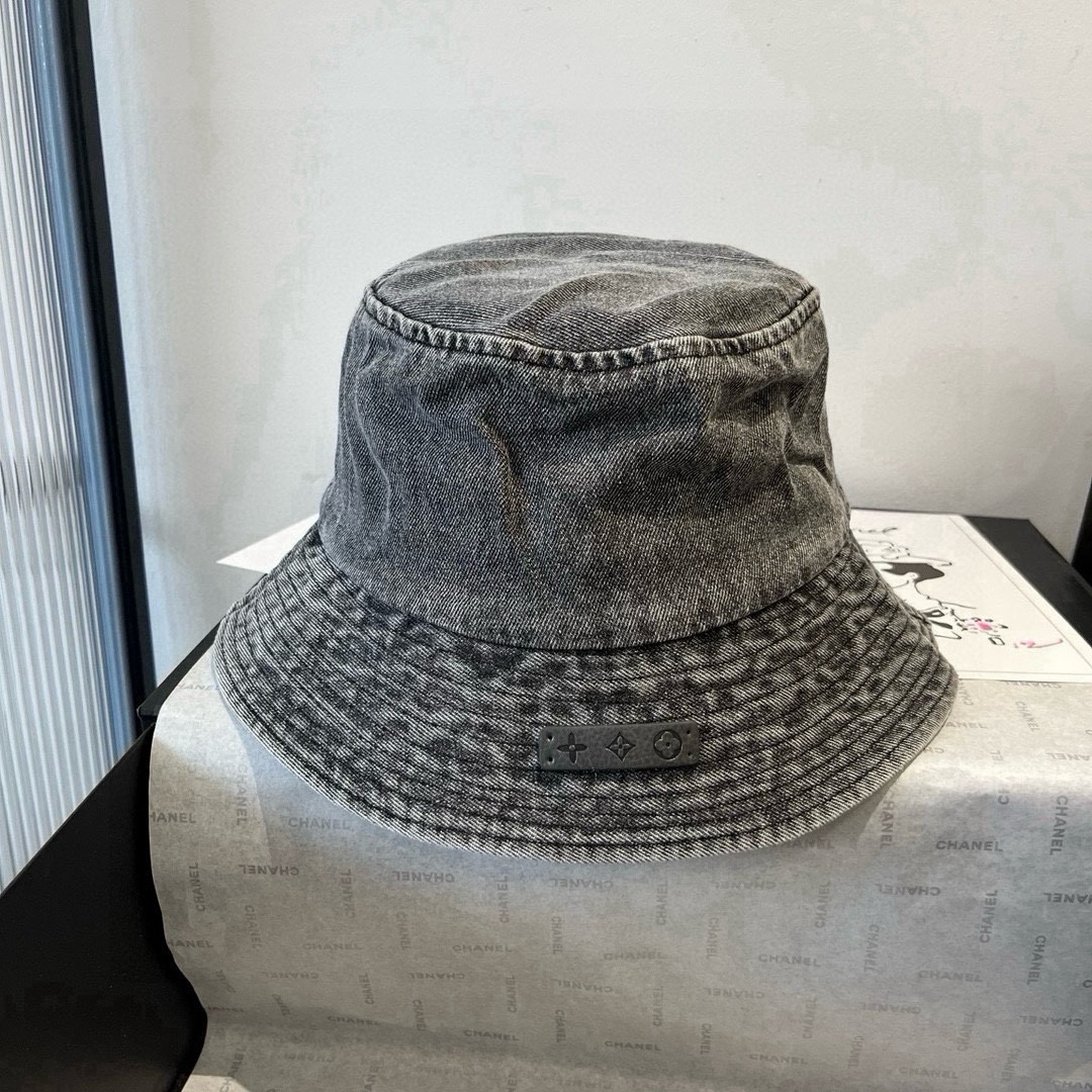 🆕

Lv牛仔渔夫帽、男女通用头围57cm