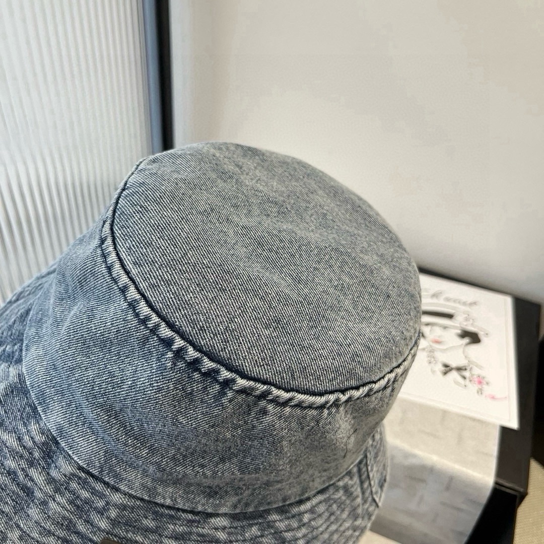 🆕

Lv牛仔渔夫帽、男女通用头围57cm