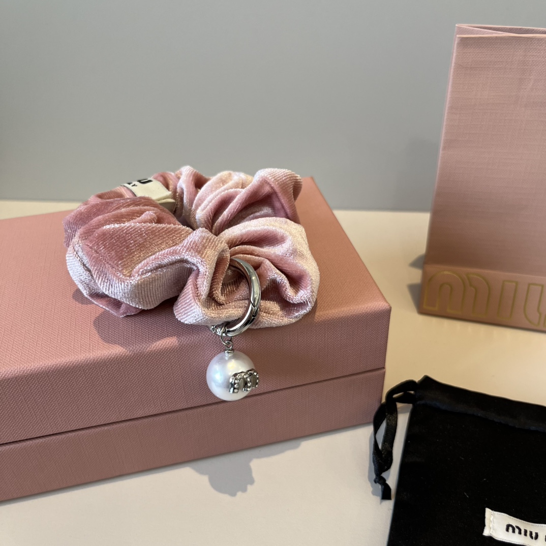 🆕

miumiu缪缪新款发圈