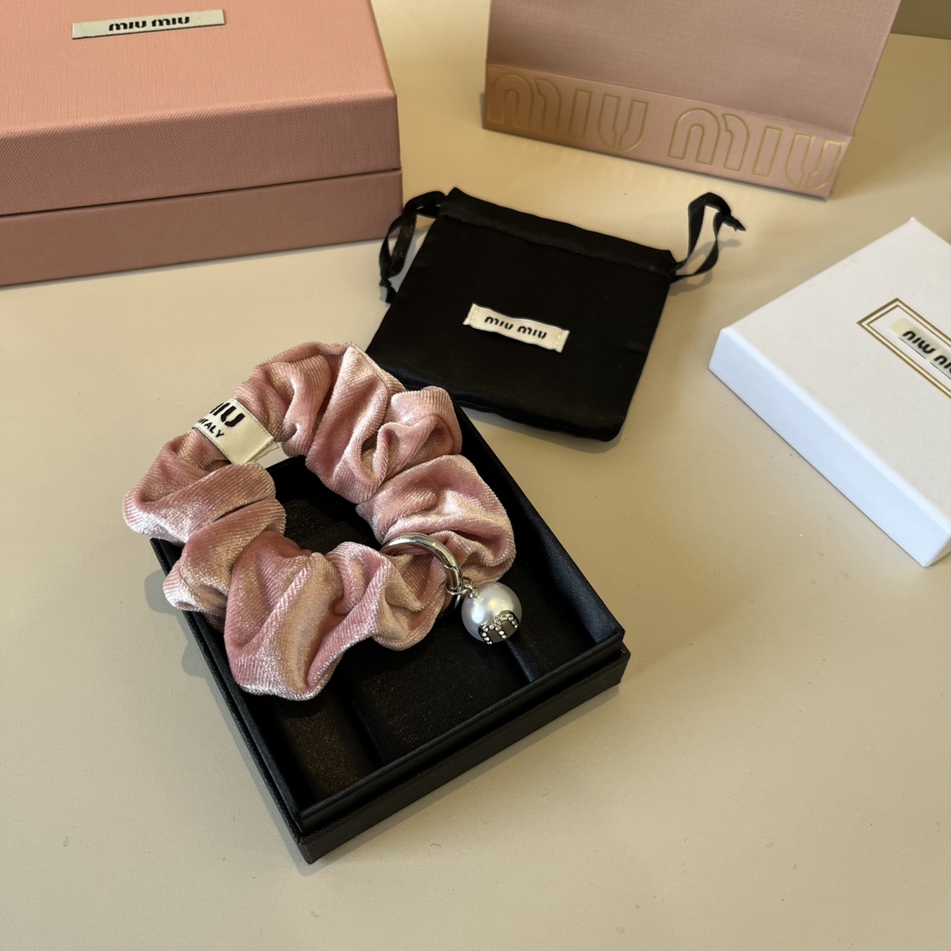 🆕

miumiu缪缪新款发圈