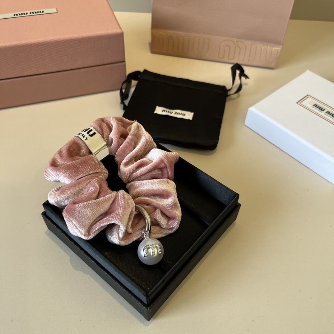 🆕

miumiu缪缪新款发圈