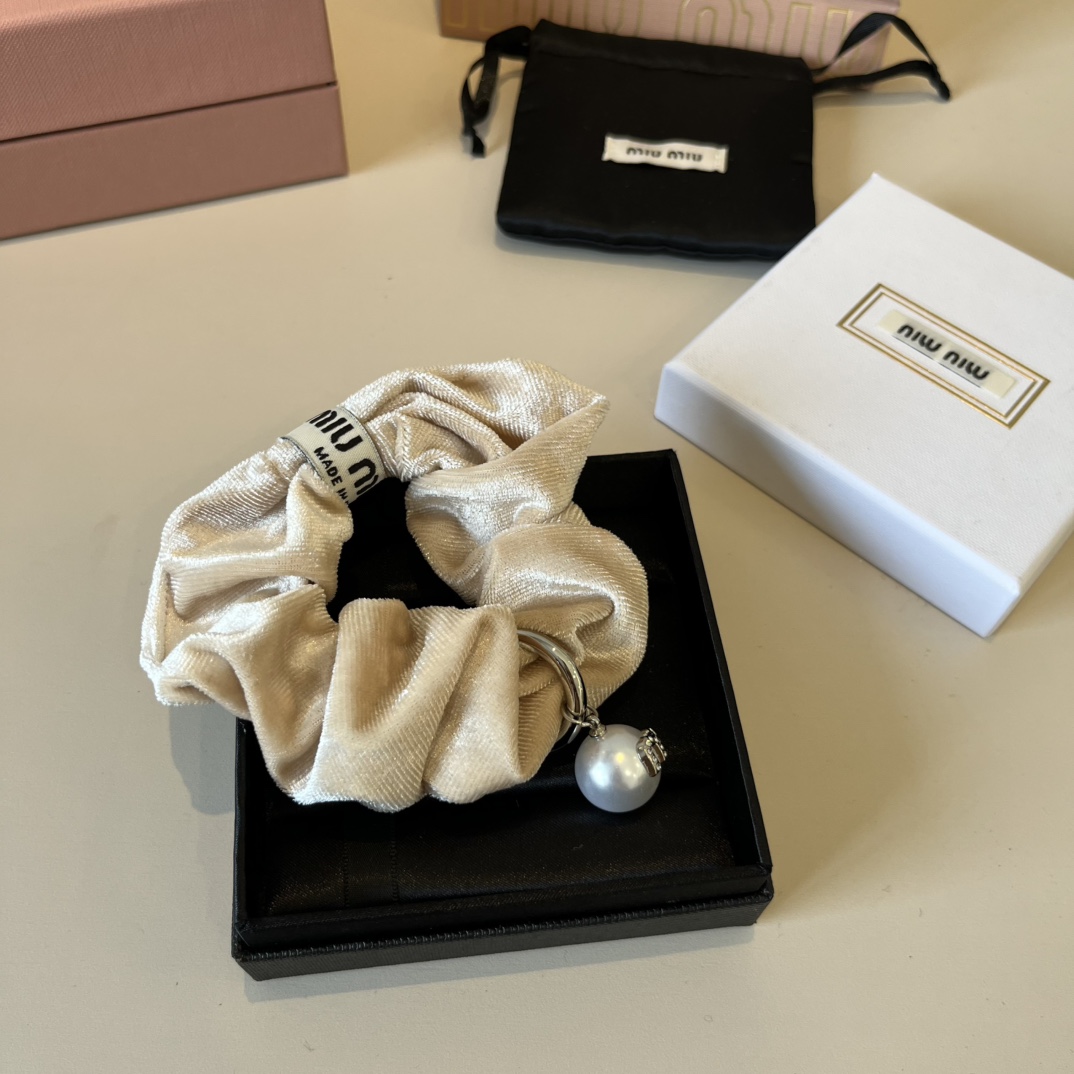 🆕

miumiu缪缪新款发圈