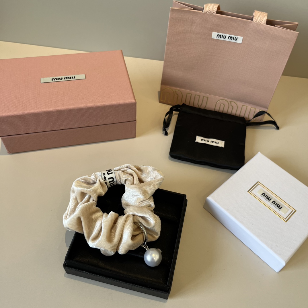 🆕

miumiu缪缪新款发圈