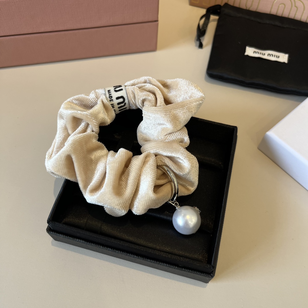 🆕

miumiu缪缪新款发圈