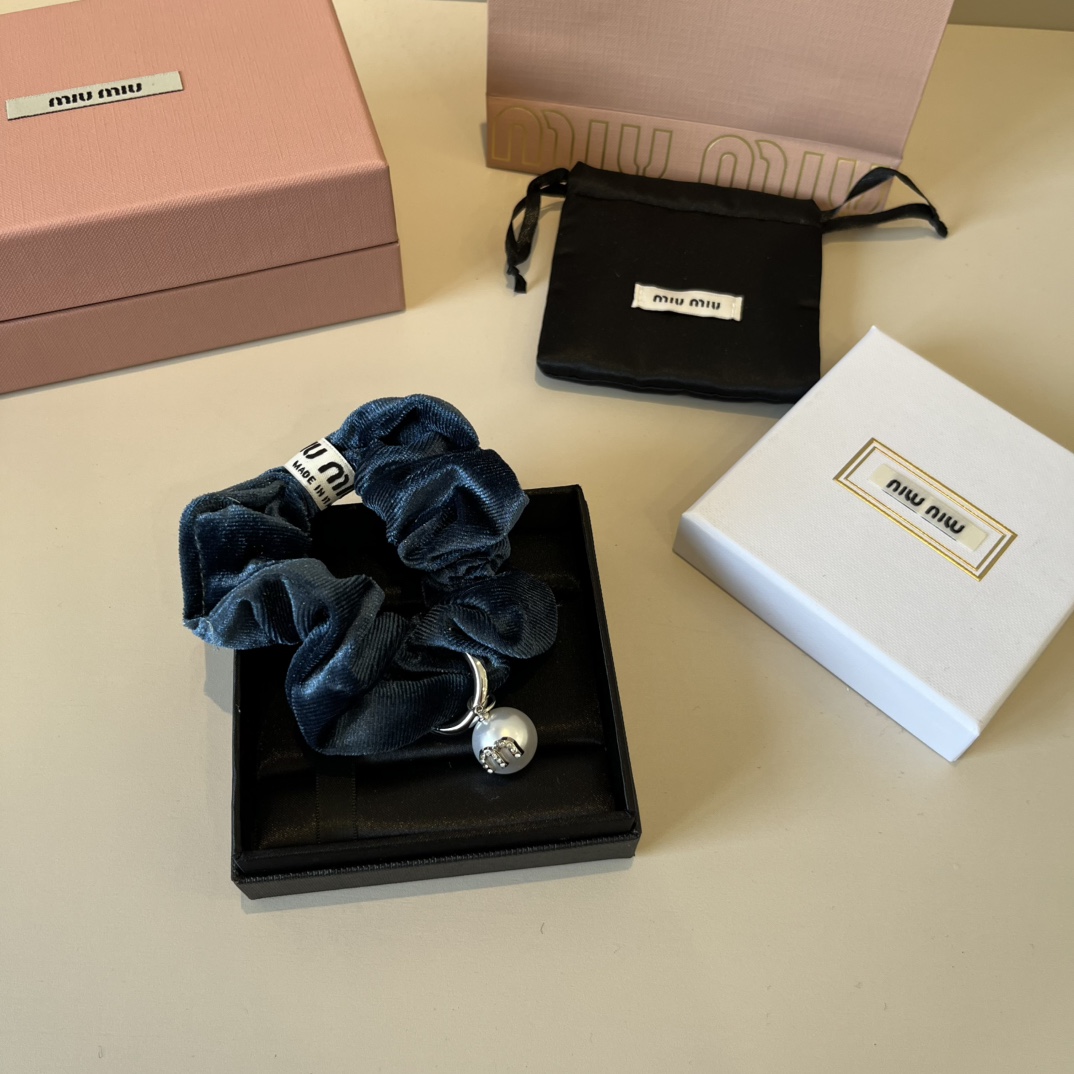 🆕

miumiu缪缪新款发圈