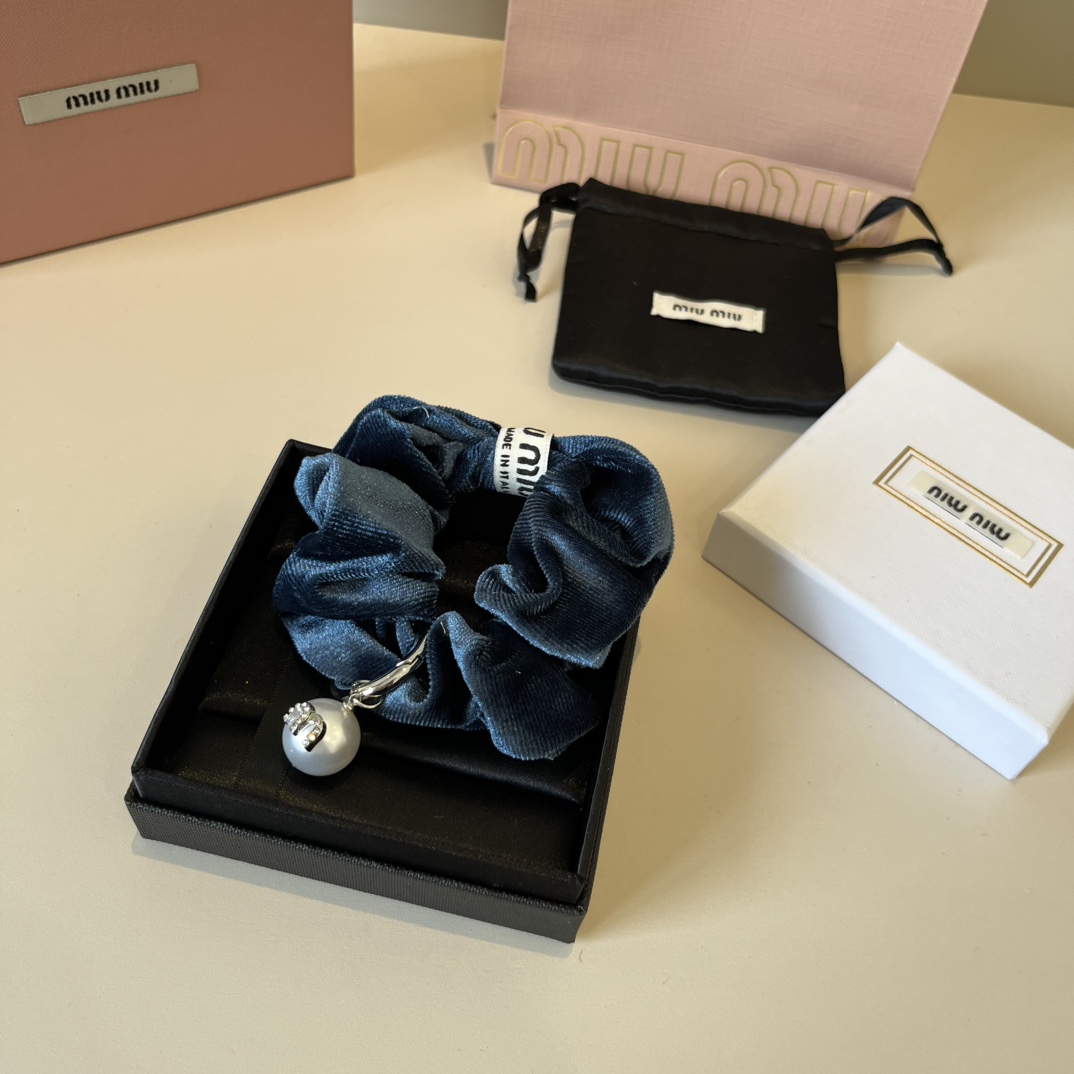 🆕

miumiu缪缪新款发圈