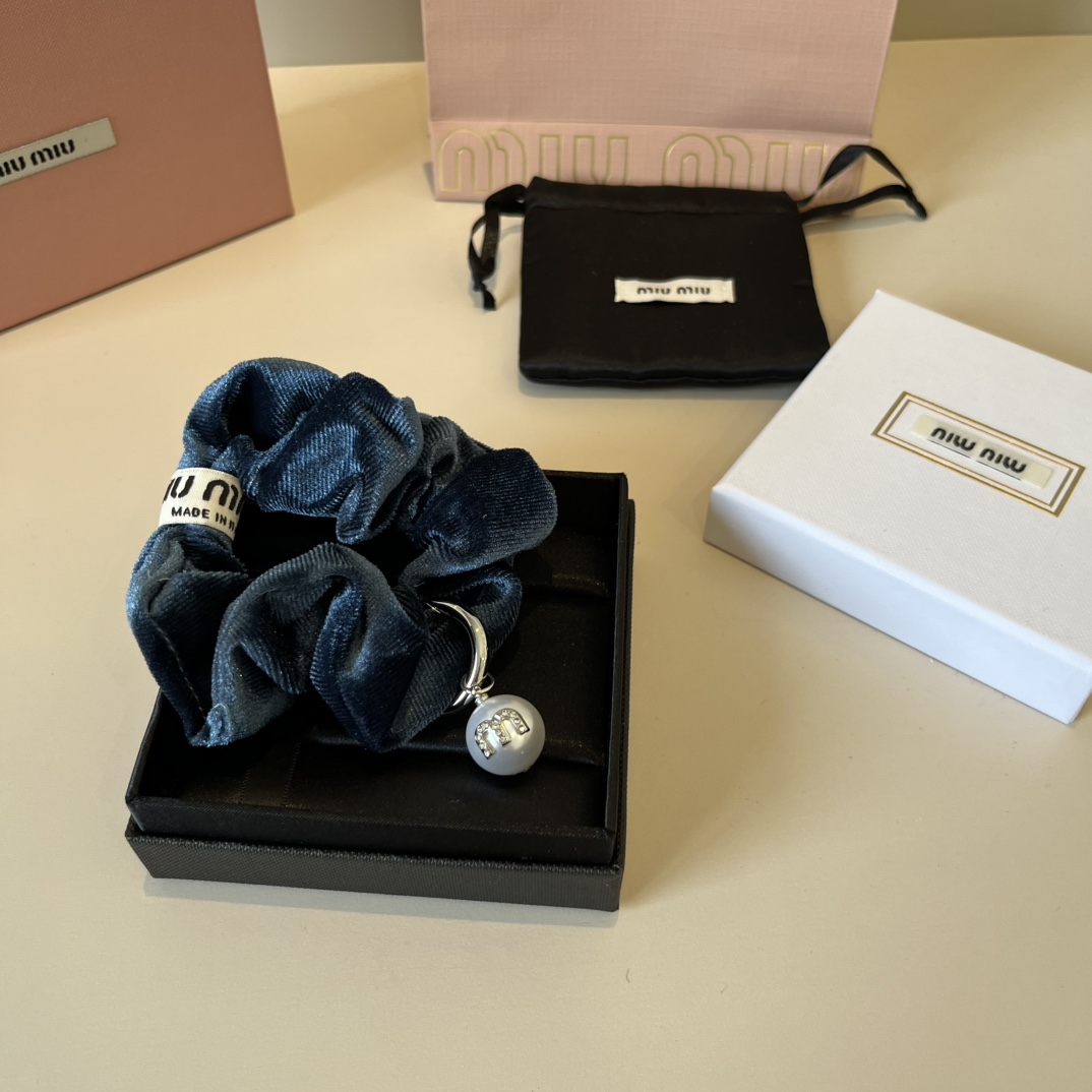 🆕

miumiu缪缪新款发圈