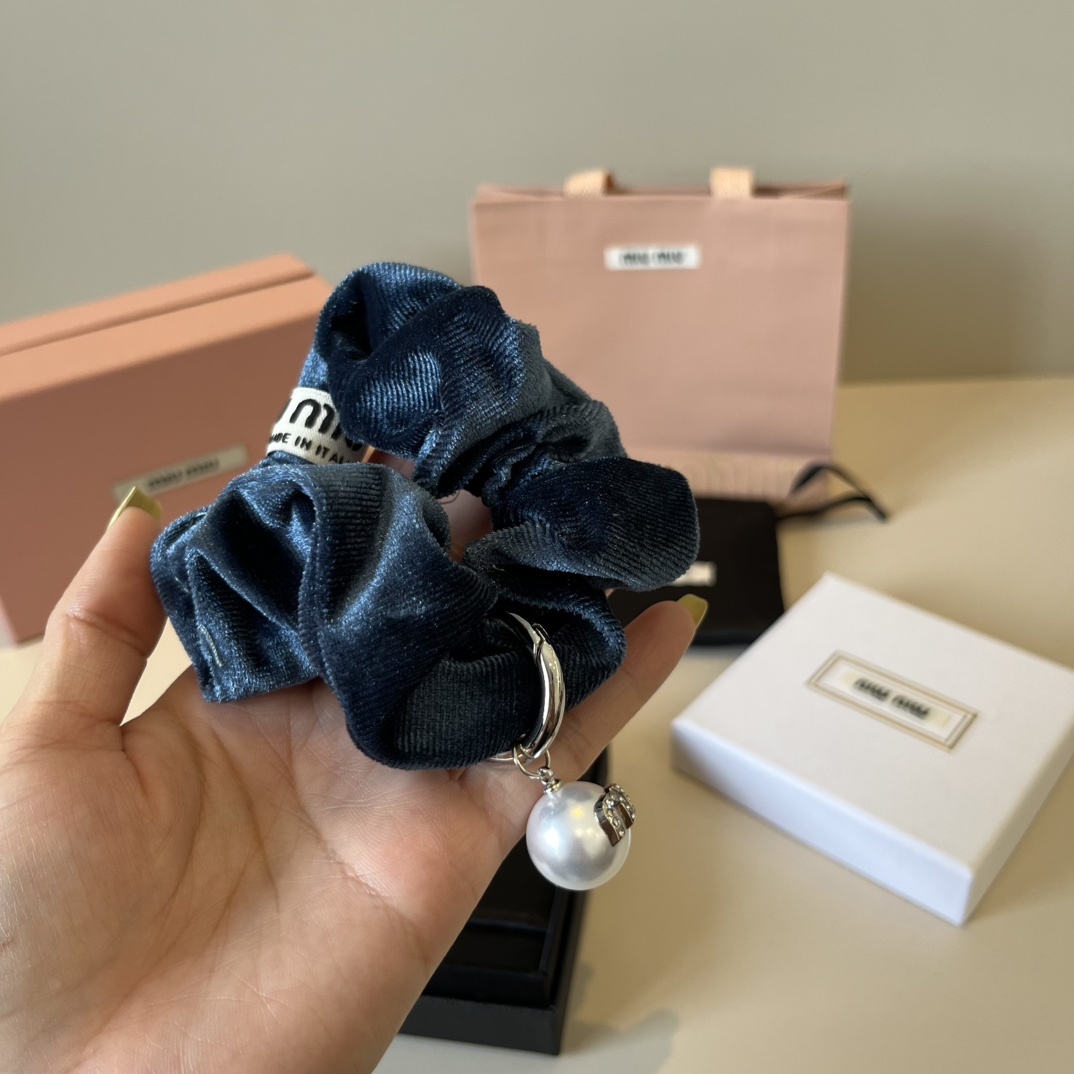 🆕

miumiu缪缪新款发圈