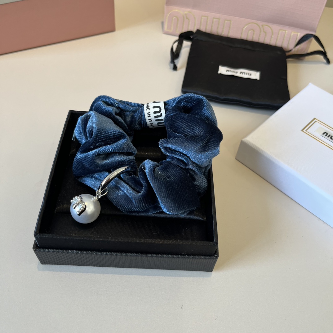 🆕

miumiu缪缪新款发圈