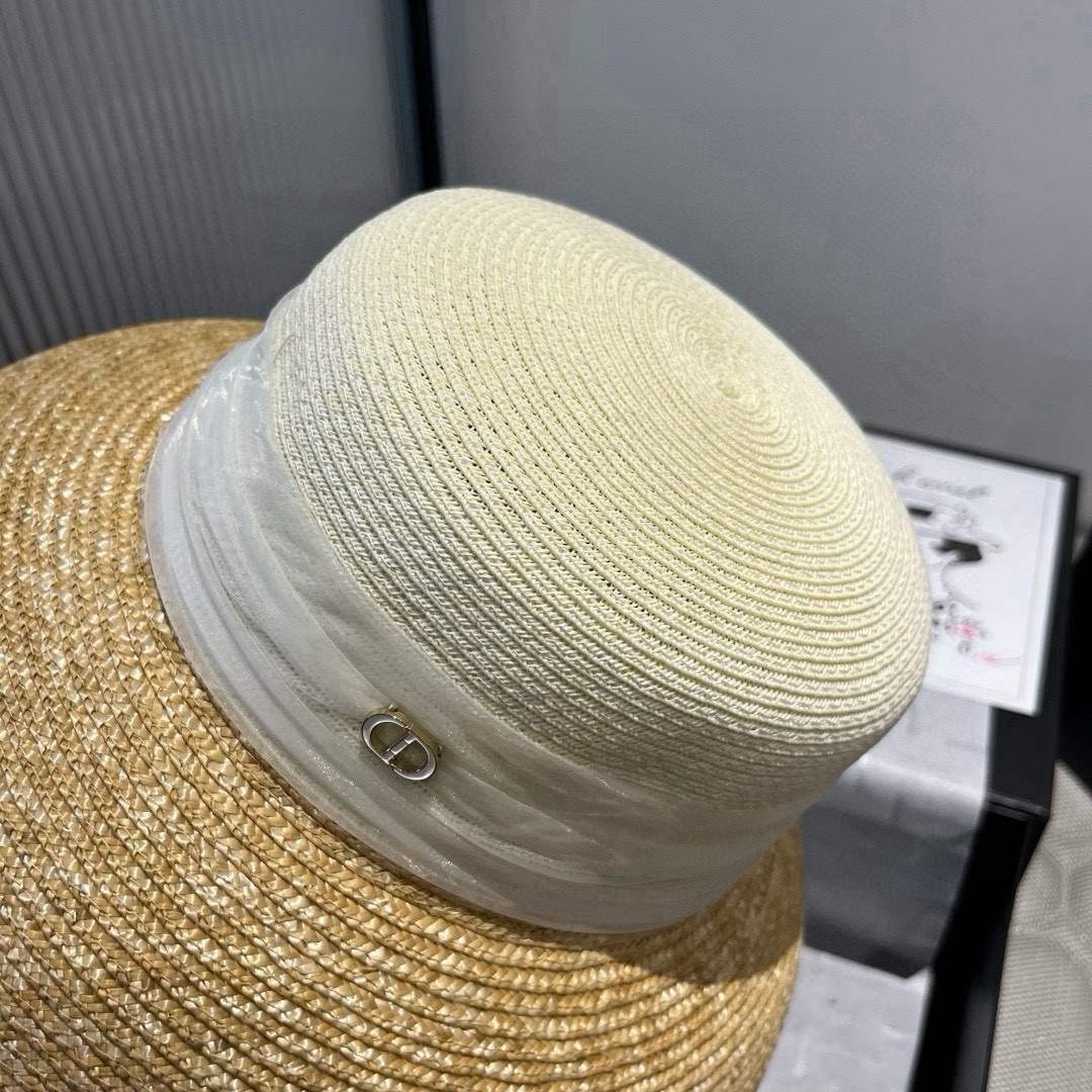 🆕

Dior迪奥新款礼帽，高级PP草，拼色盆帽，名媛风，头围57cm