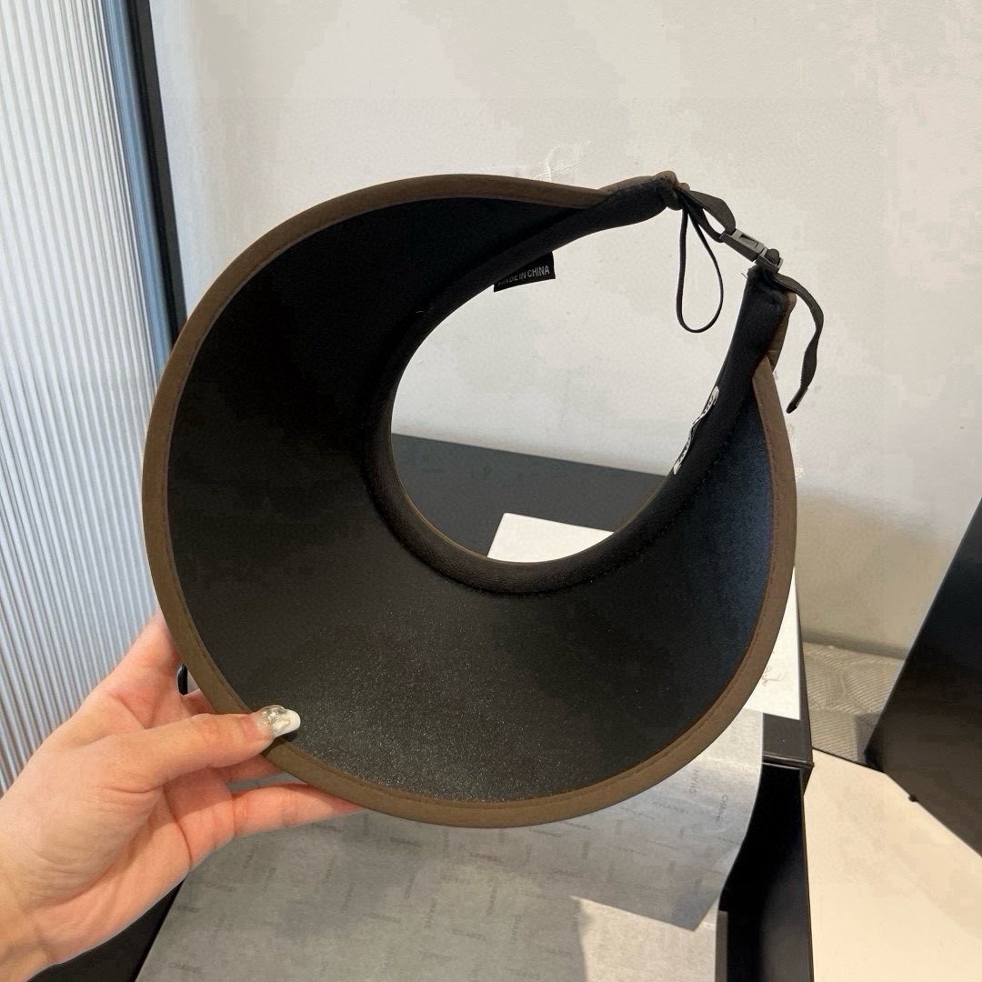 🆕

miumiu缪缪新款发箍遮阳帽