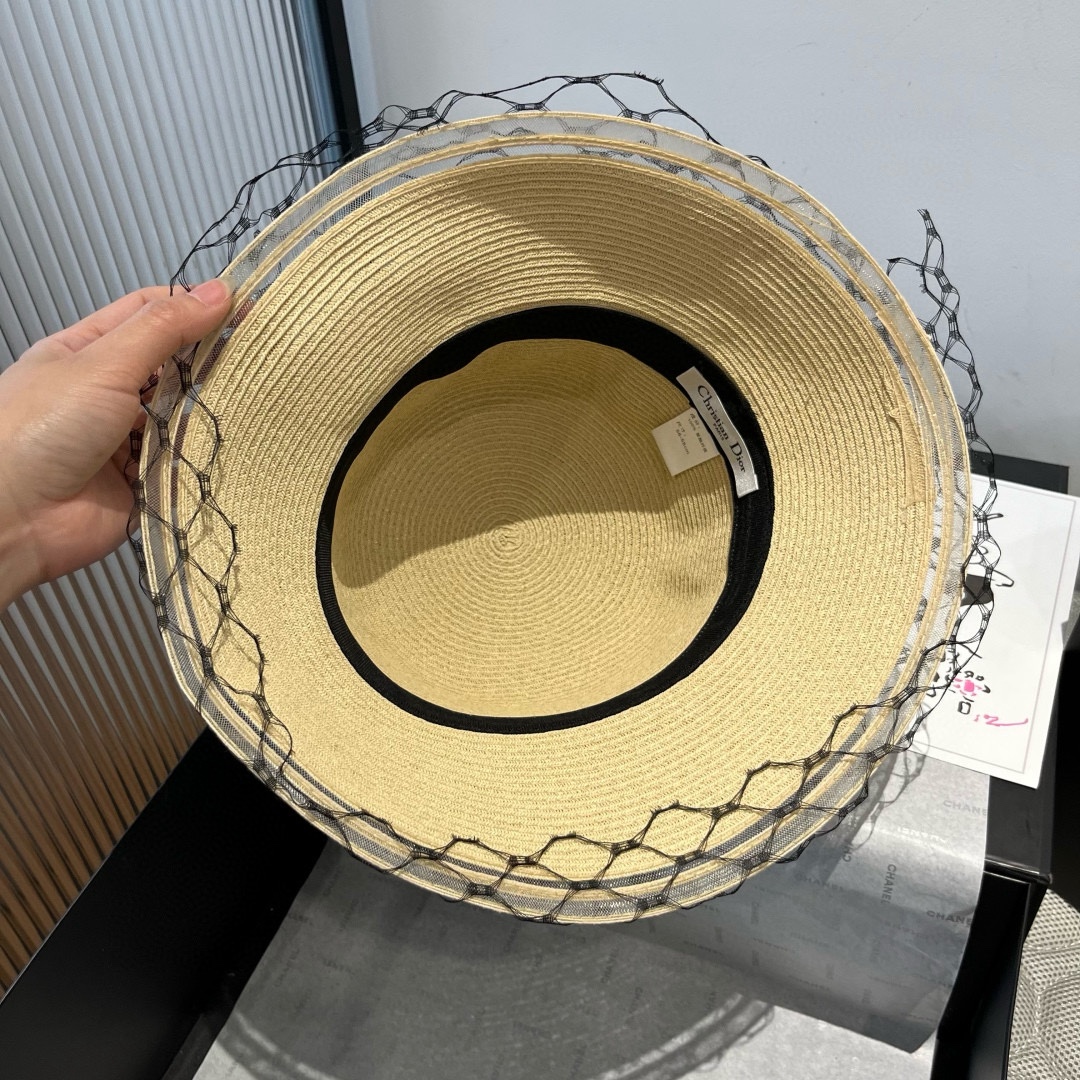 🆕

Dior迪奥新款礼帽，高级PP草，拼色盆帽，名媛风，头围57cm