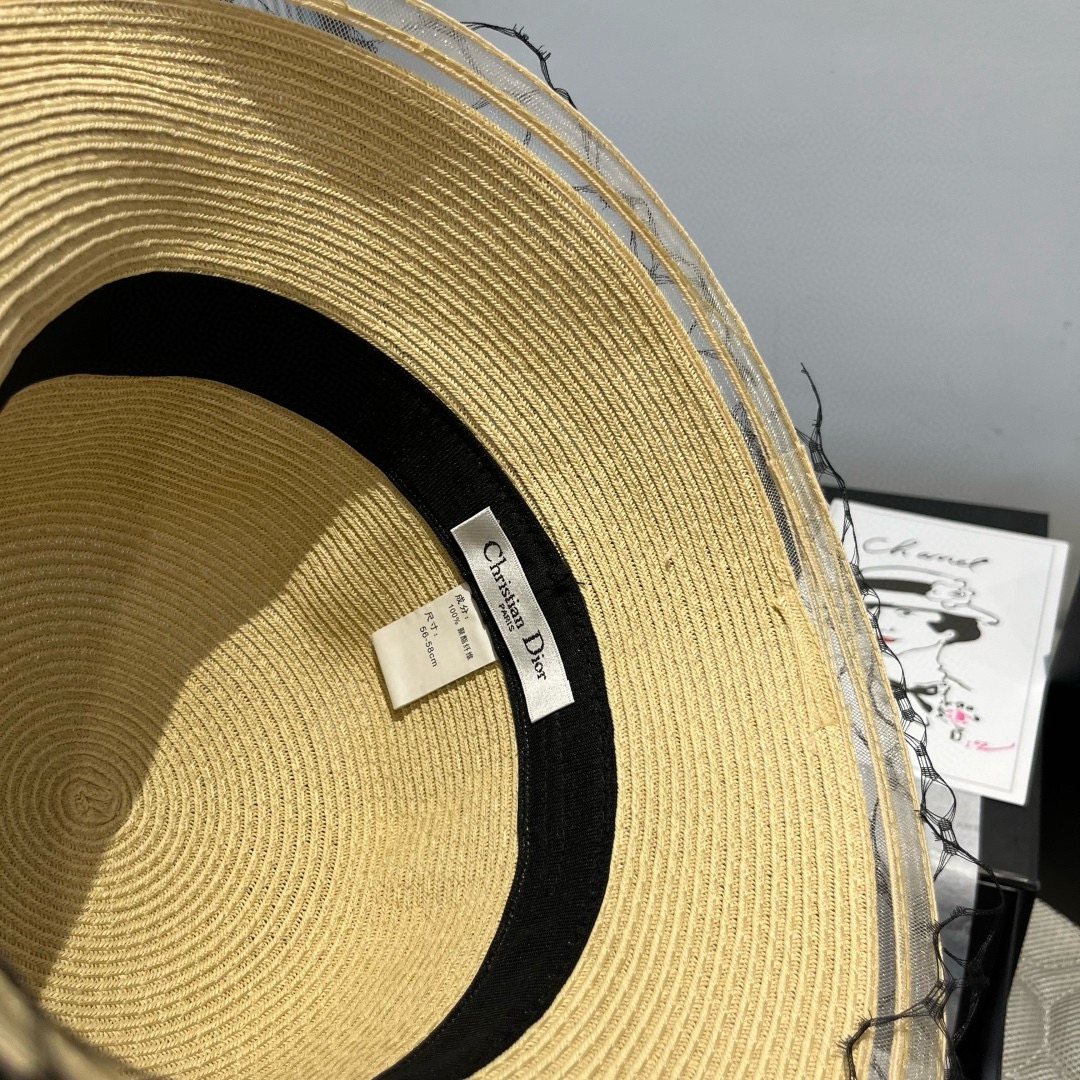 🆕

Dior迪奥新款礼帽，高级PP草，拼色盆帽，名媛风，头围57cm