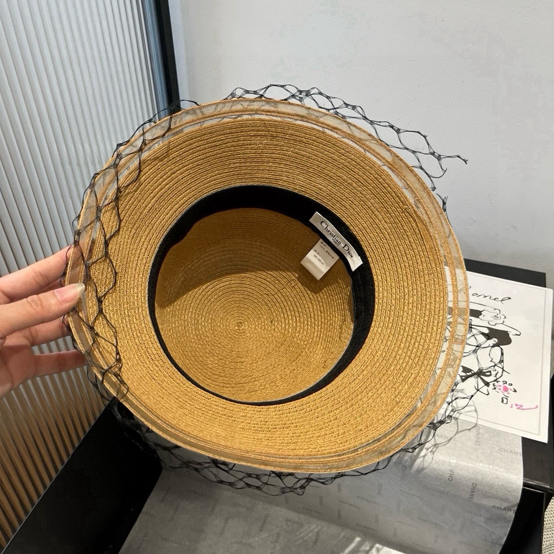 🆕

Dior迪奥新款礼帽，高级PP草，拼色盆帽，名媛风，头围57cm