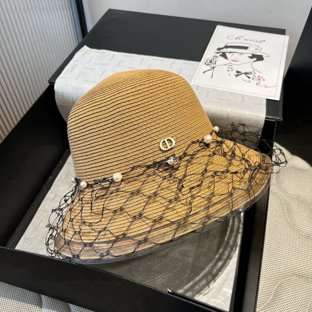 🆕

Dior迪奥新款礼帽，高级PP草，拼色盆帽，名媛风，头围57cm