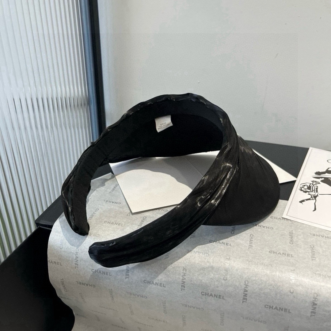 🆕

miumiu缪缪新款真丝发箍，蝴蝶结遮阳帽