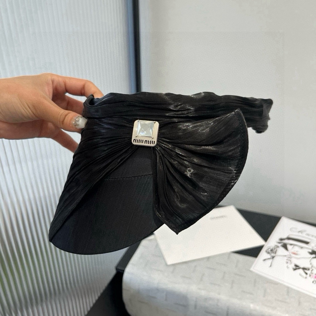 🆕

miumiu缪缪新款真丝发箍，蝴蝶结遮阳帽