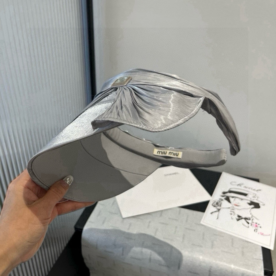 🆕

miumiu缪缪新款真丝发箍，蝴蝶结遮阳帽