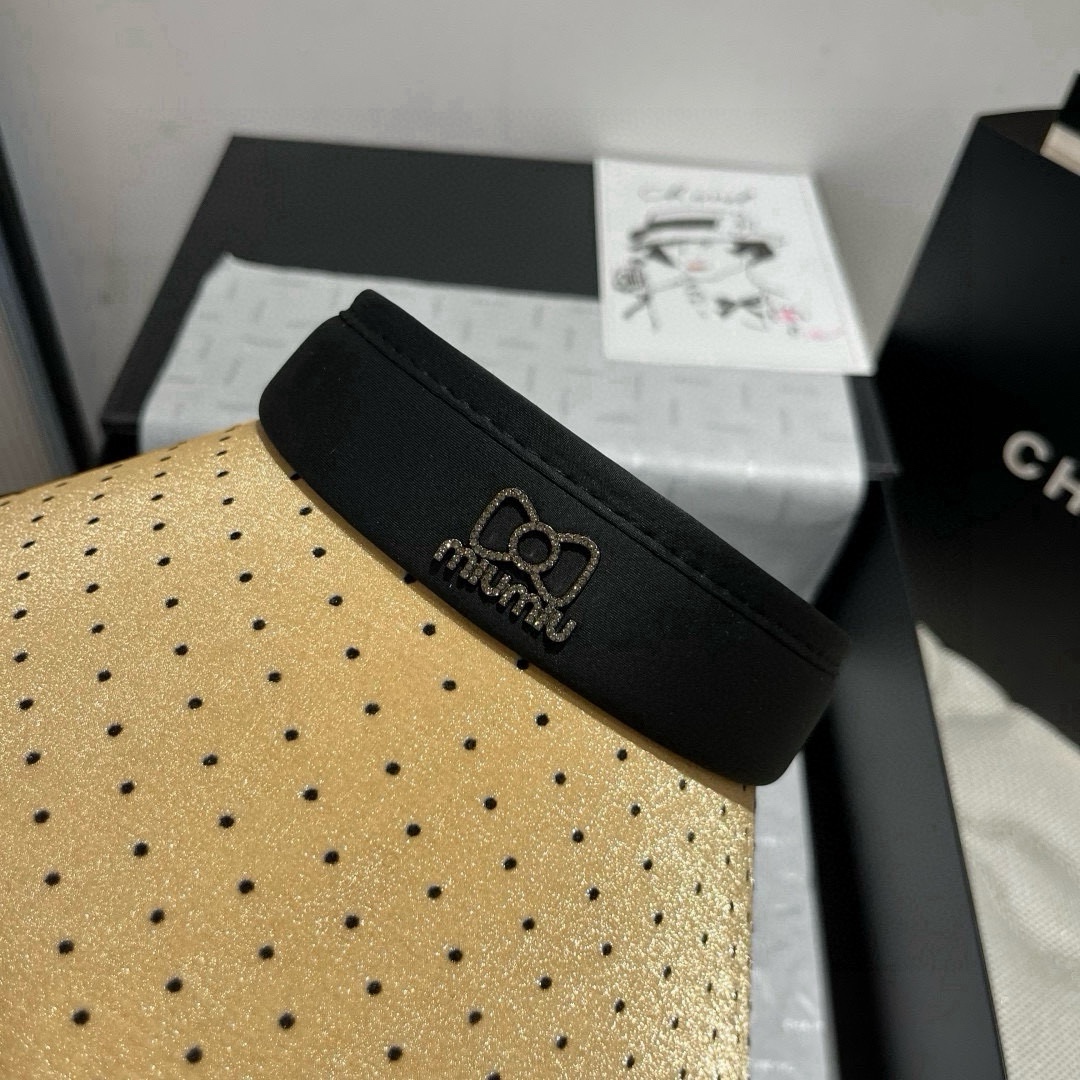 🆕

miumiu缪缪新款波点空顶遮阳帽，遮阳发箍