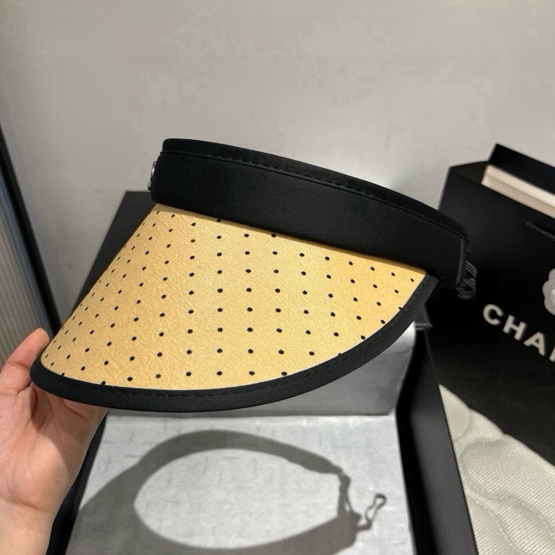 🆕

miumiu缪缪新款波点空顶遮阳帽，遮阳发箍