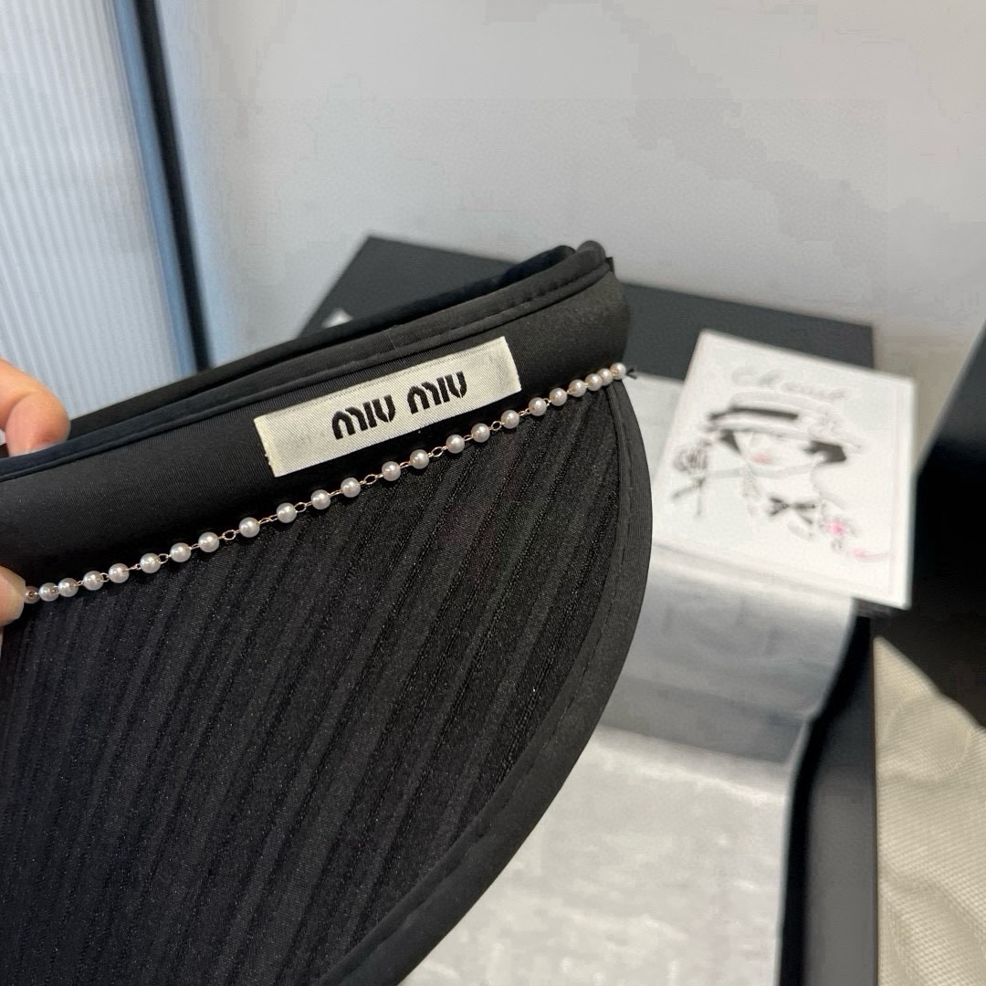 🆕

缪缪miumiu空顶发箍遮阳帽