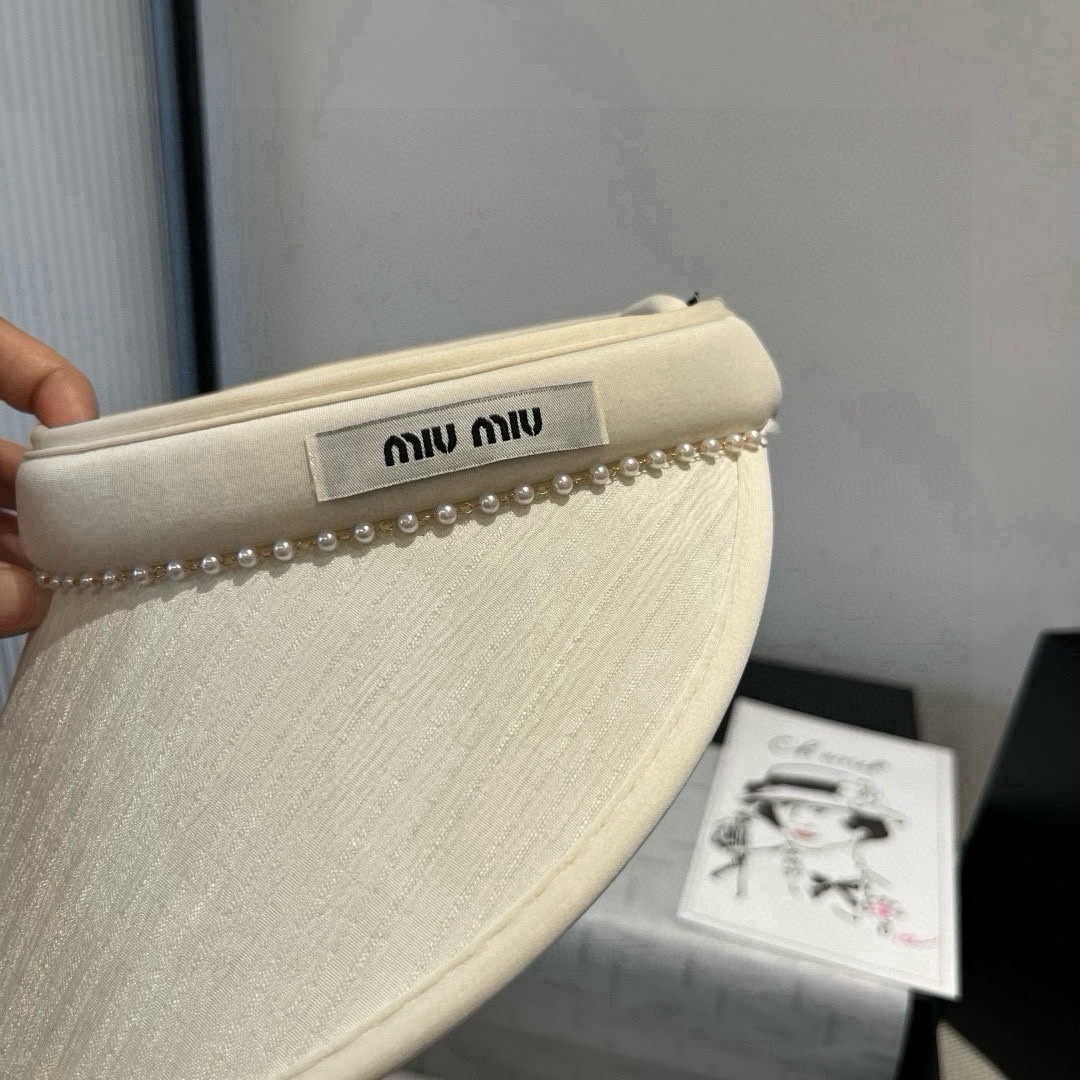 🆕

缪缪miumiu空顶发箍遮阳帽