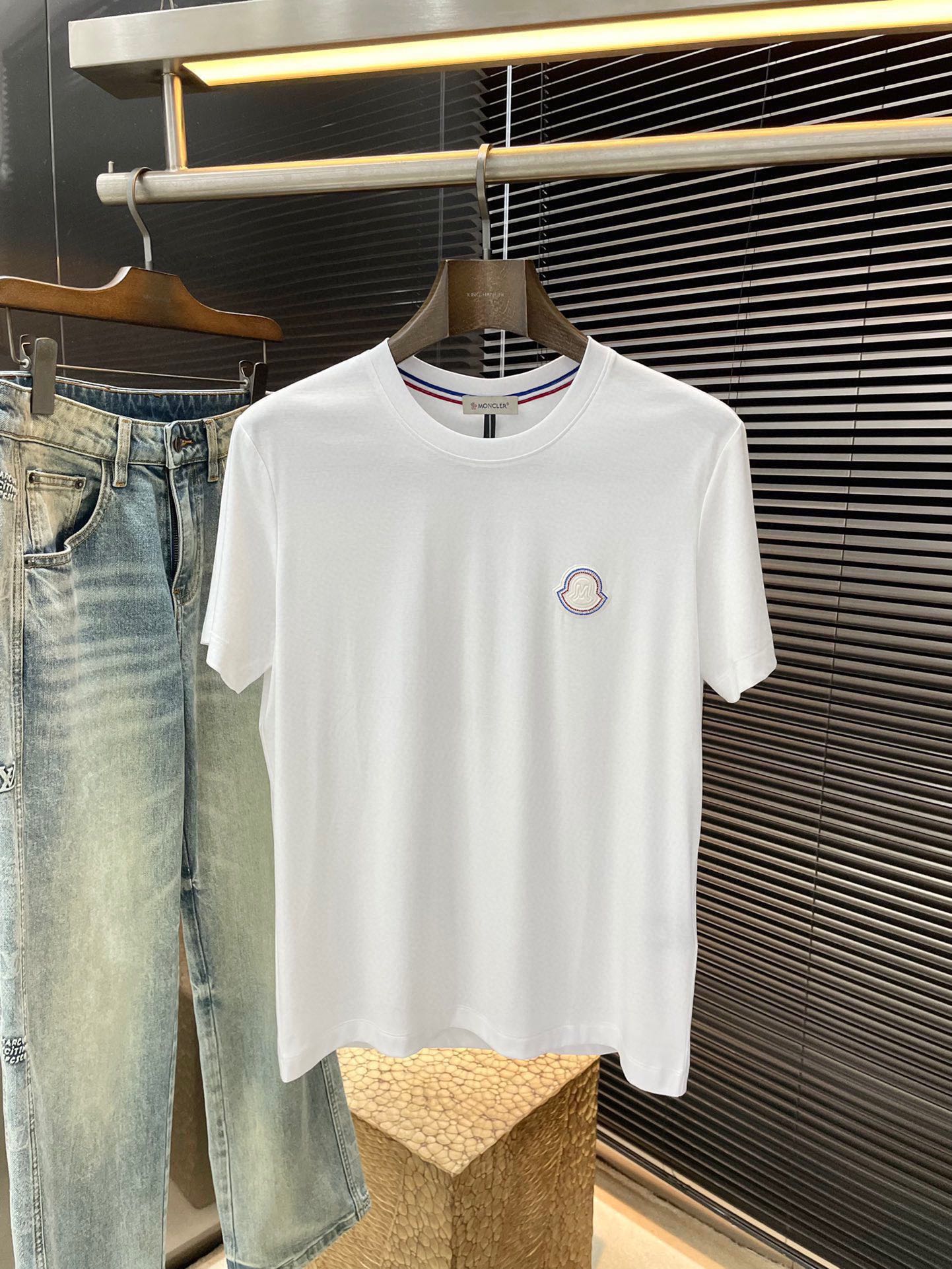 NO:497091,P Moncher- (Shirt) series VIP high-end customization, new short-sleeved spring and summer style, versatile style, anyone can easily control the fabric, fully customized, high-quality first-class modal fabric, the fabric feels soft, the upper body is comfortable and soft. The simple style is very classy, ​​simple and unique, the style is very exquisite, the style is very exquisite, and it will highlight the exquisiteness of business men!  Size M-3XL, Moncler, T-shirt, alexander wang19860909P  Moncher-（蒙口）系列 VIP高级定制 春夏季新款短袖 百搭款式 任何人都可以轻松驾驭 面料全订制 高定一等品莫代尔面料 面料手感柔软,上身舒适柔软 简约的款式非常显档次,简约个性时尚,版型剪裁非常精致,显气场,又会凸显商务男士的精致！尺码 M-3XL,,Moncler,T-shirt,alexander wang,Men's clothing