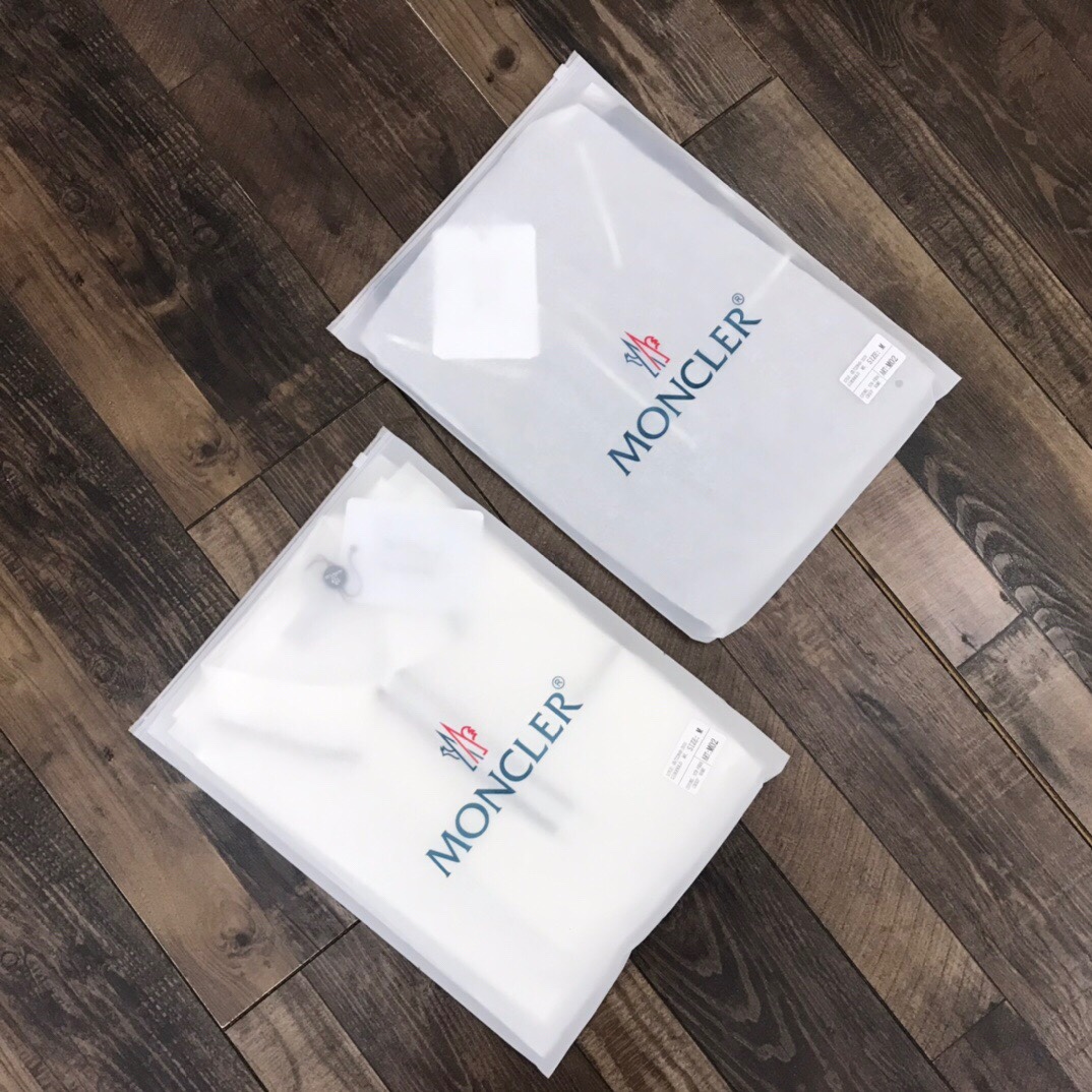 Moncler Men's Casual Business Polo Shirt - Soft, Breathable, and Stylish