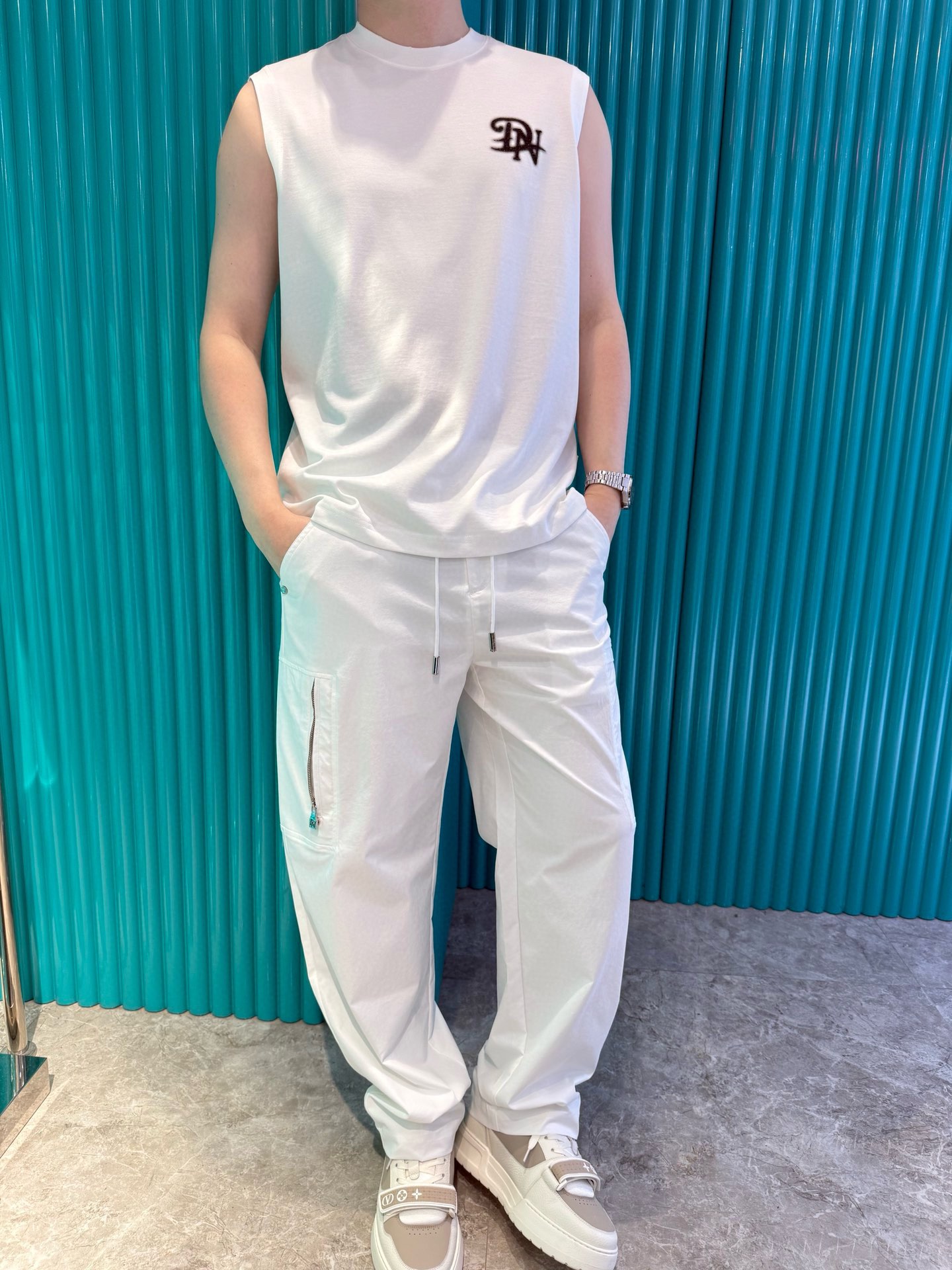 NO:499108,Dino luxury products - brand authentic 2025 latest round neck vest shipment, hot-selling items in Europe and the United States!  Selected Italian imported brands to customize 100% European cotton!  The brand logo on the chest is matched with the latest design to highlight fashion!  Number of codes 48-56 (model 180/wear 50, with Hong Kong Lane Crawford gift box packaging), alexander wang19860909Dino奢品-品牌正品2025最新圆领背心出货 欧美热销单品！精选意大利进口品牌定制百分百欧货棉！胸口的品牌标志搭配最新的设计,彰显时尚 ！码数48-56（模特180/穿50,配香港连卡佛礼盒包装）,,alexander wang,Men's clothing