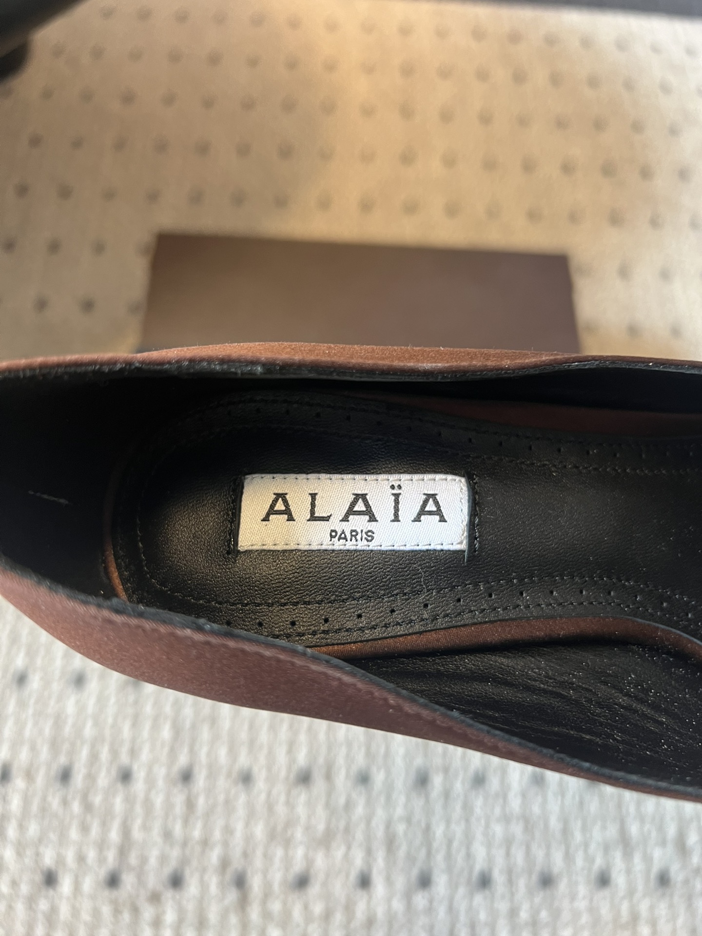 
Alai* 25ss早春新款 穿上就会心动的尖头高跟鞋

透明设计超显腿长 alaia爱心高跟鞋 爱心