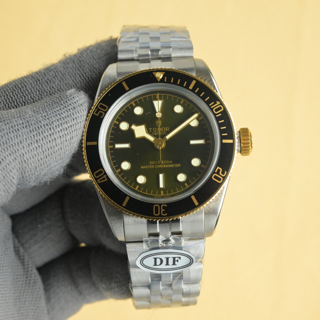 NO:340139,Unified DIF has launched the new model of Biwan. Friends who know Tudor know that the new representative dial is shown in a monochrome design for the first time. It shows its avant-garde style. The case is made of stainless steel. The case has been polished and brushed in fine polished and brushed to show a unique texture and gloss. The dial is made of exquisite sun pattern design, which exudes a charming luster under direct light. The crown is designed with relief technology. The rose mark of the Tudor watch is designed with relief technology. The details are added to the details. The 