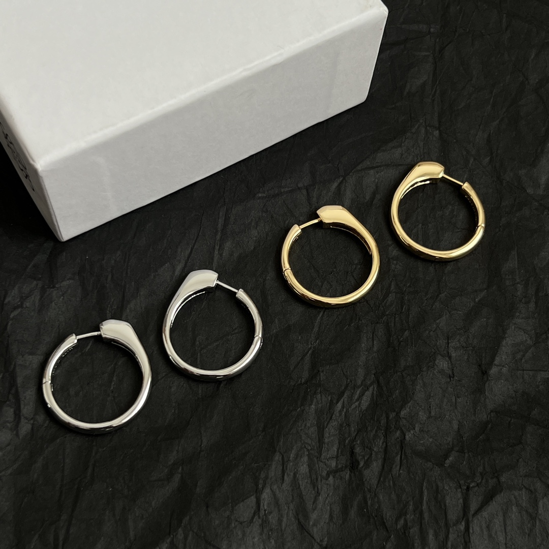 “Loewe Lodge Button: Sharp Metallic Look with ZP Brass Recapture Speculation” - 图片 3