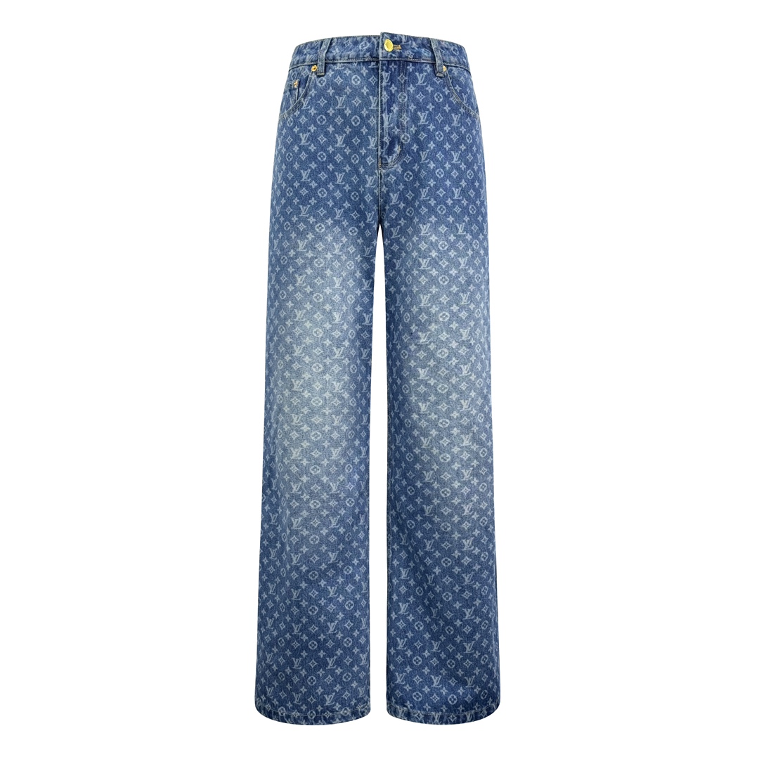 NO:500255,.LOUIS VUITTON Full-printed horn jeans Customized blue shadow encrypted pure cotton classic denim material warm as cotton Comfortable skin Indigo elegant charm with retro charm and modern fashion sense The iconic Monogram pattern is laid on it Each tells the glorious history and fashion heritage of Louis Vuitton, and its leisurely horn outline is the soul of the pants. The high-end feeling exudes from the inside out. A stunning work in a fashion feast. Craft 1: Laser flowering process. Advanced craftsmanship for patterning using laser technology. Project laser onto the surface of the material to quickly heat the material to melt. Form an LV logo pattern. The position and shape can be accurately controlled. Craft 2: Double-craft of washing and light frying. First desalinate the denim material and then sand wash to produce a fading effect.  Therefore, the color stir-frying is carried out through special chemical treatment to make the denim jacket have a special contrast effect. Process 3: Prioritize the positioning of the sprinkler and then rub the gradient effect through hands. Use a spray gun to spray the reagent solution accurately to the designated position according to the design requirements. Let the reagent react chemically with the fabric to form a gradual gradient effect. Finally, boil and reinforce the color. Auxiliary materials. Customized 1:1 LV I-shaped buckle. Customized 1:1 LV zipper. Customized 1:1 LV zipper. Customized 1:1 LV trademark. Customized loose fit. Size 36 38 40 42,,louis vuitton. Loose fitting. Size 36 38 40 42,,louis vuitton. Louis vuitton. Jeans. Jackets & coats. Alexander wang.19860909.LOUIS VUITTON 满印喇叭牛仔裤 定制蓝影加密纯棉经典纹牛仔料 温润如棉 舒适贴肤 靛蓝雅韵 带着复古的韵味与现代的时尚感 标志性Monogram图案铺陈其上 每一处诉说着 Louis Vuitton 的辉煌历史与时尚底蕴 而其闲适的喇叭轮廓 则是这条裤子的灵魂所在 由内而外散发的高级感 时尚盛宴中的惊艳之作 工艺1: 激光烧花工艺 利用激光技术进行花纹刻划的先进工艺 将激光投射到材料表面 使材料局部迅速加热至熔化 形成LV标识图案 可以精确控制位置和形状 工艺2: 洗水轻炒双工艺 先对牛仔料进行退浆清洗预处理 再进行砂洗以产生褪色效果 从而通过特殊的化学处理进行炒色使牛仔外套出现特殊撞色效果 工艺3: 优先定位喷马溜再通过手搓出渐变效果 使用喷枪将试剂溶液按照设计要求精确地喷到指定位置 让试剂与布料发生化学反应 形成循序渐进的渐变效果 最终再水煮加固色 辅料 定制1:1 LV 工字扣 定制1:1 LV 撞钉 定制1:1 LV 拉链 定制1:1 LV 商标 版型 宽松版型 尺码 36 38 40 42,,louis vuitton,louis vuitton,jeans,jackets & coats,alexander wang,Men's clothing