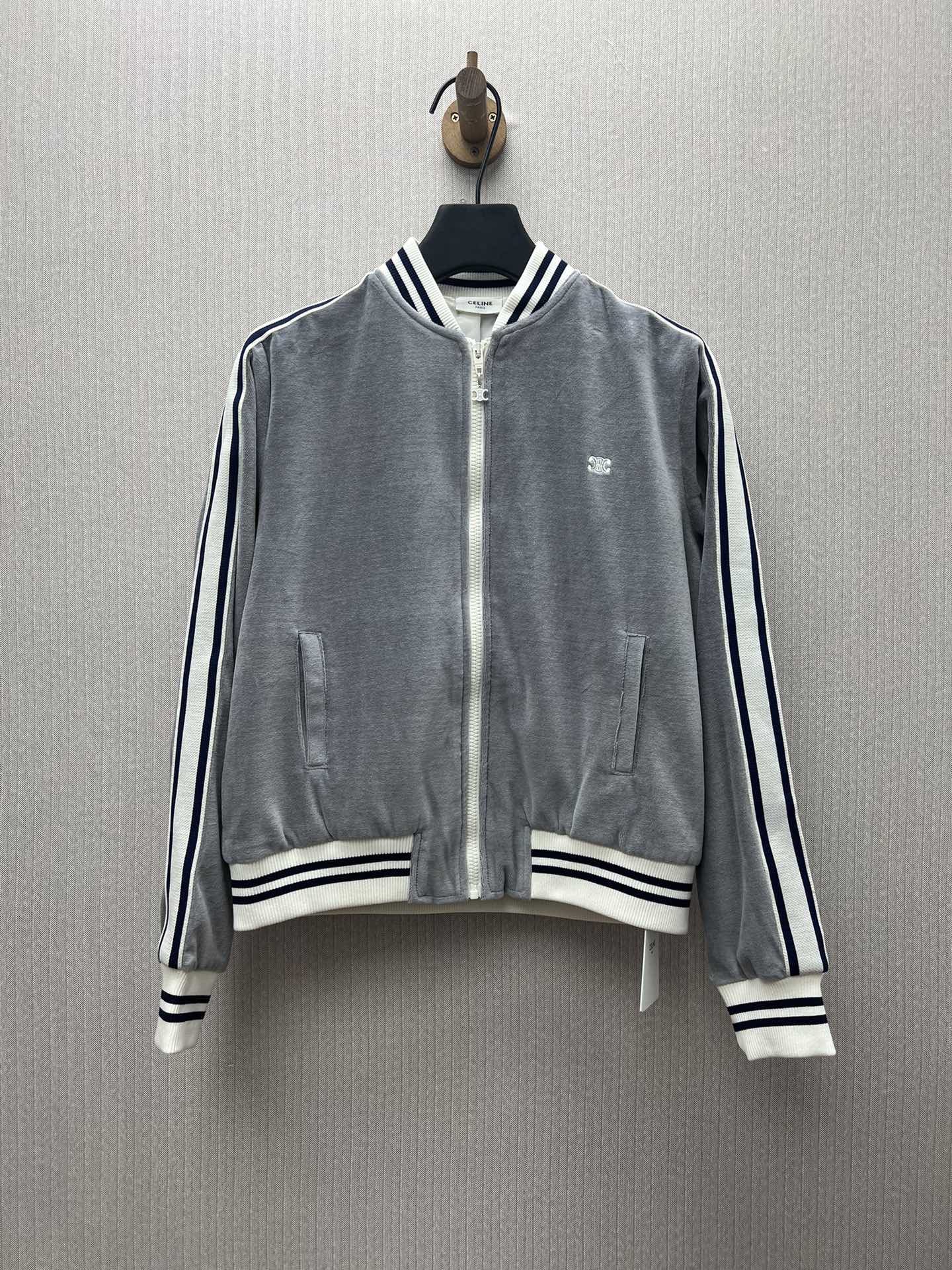 Celine 25ss nueva chaqueta de béisbol de manga larga con cremallera y bordado TRIOMPHE, mujer, versión alta. Tallas: S,…