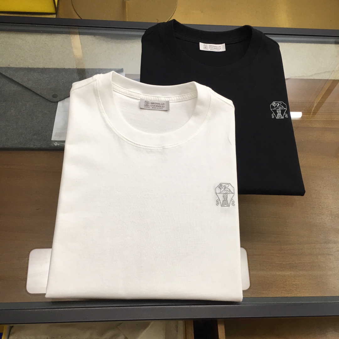 NO:499500,New product [BC...] The latest short-sleeved round-neck T-shirt in the first spring and summer counter in 2025, high-end customization, avant-garde and fashionable design!  Brand logo heavy craft design, high-end customized mercerated cloud cotton fabric, soft feel, comfortable to wear, exquisite counter-level car line, fine workmanship, invincible and handsome upper body effect!  A must-have item for handsome men!  The color is shown in the figure. Code number M-3XL, T-shirt,tees, t-shirt,alexander wang19860909新品【BC...】 2025春夏首发专柜最新款短袖圆领T恤 高端订制 设计前卫时尚！品牌logo重工艺设计 高端定制丝光云朵棉面料.手感柔软.穿着舒适.专柜级别精致车线.做工精细.上身效果无敌帅气！型男必备单品！ 颜色如图 码数M-3XL,,T-shirt,tees，t-shirt,alexander wang,Men's clothing