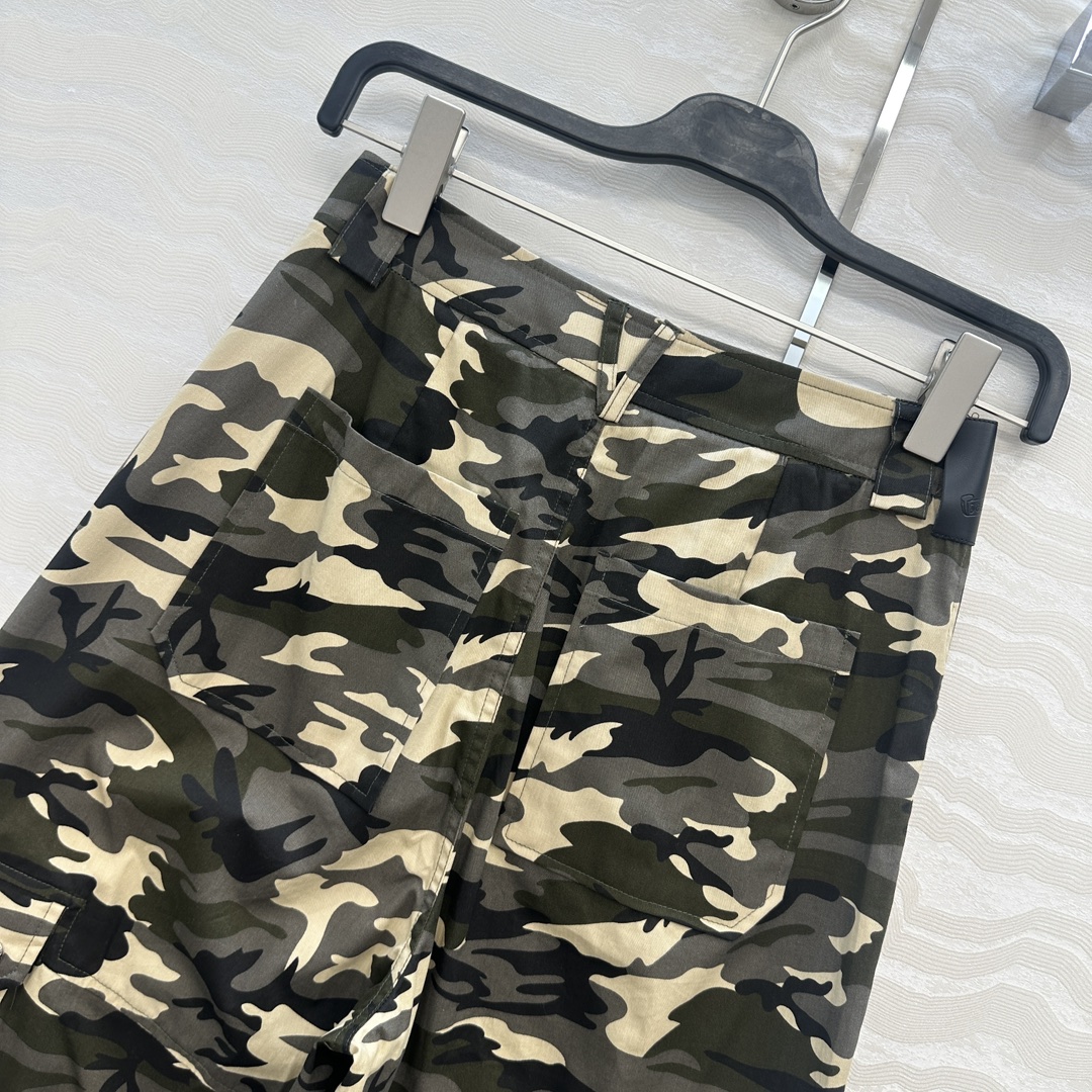 “Exclusive One-Size-Fits-All Female Suit with Metal Buttons and Pure Cotton Fabric” - 图片 9