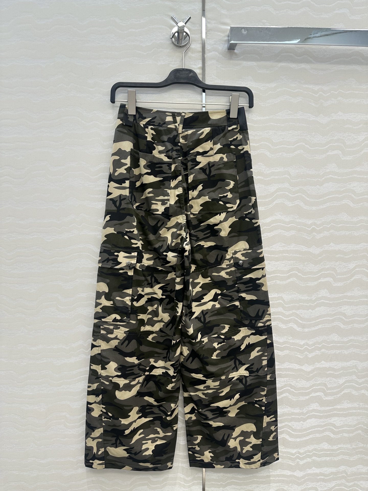 “Exclusive One-Size-Fits-All Female Suit with Metal Buttons and Pure Cotton Fabric” - 图片 8