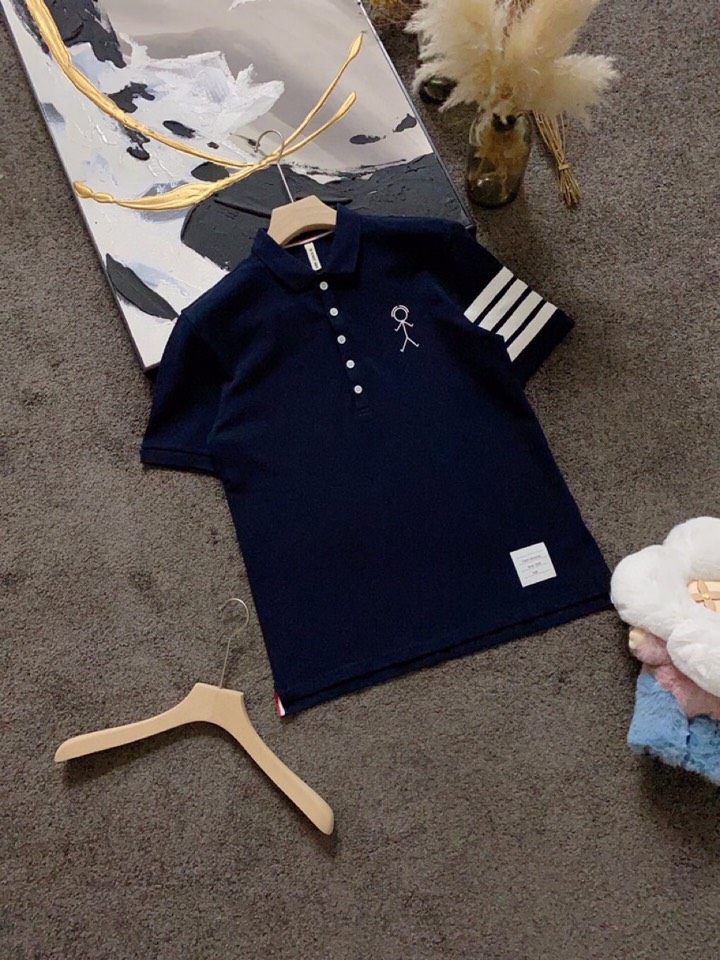 Title: THOM BROWNE Monochrome Spring Suit Collection Summary Summary: THOM BROWNE’s latest spring suit collection features monochrome designs with unique details in blue, white, and gray - 图片 3