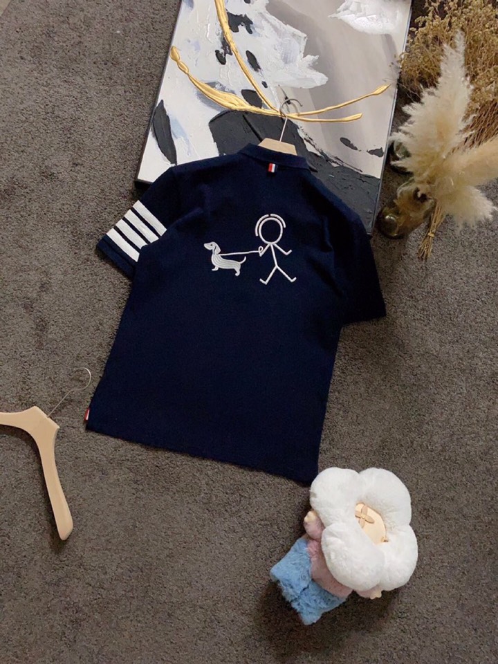 Title: THOM BROWNE Monochrome Spring Suit Collection Summary Summary: THOM BROWNE’s latest spring suit collection features monochrome designs with unique details in blue, white, and gray - 图片 4