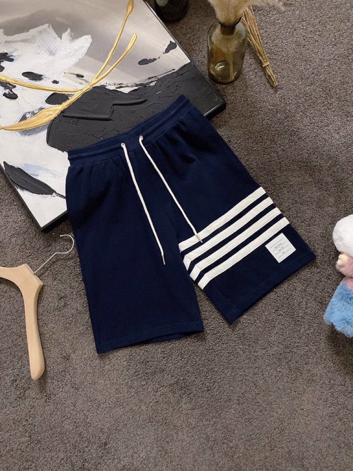 Title: THOM BROWNE Monochrome Spring Suit Collection Summary Summary: THOM BROWNE’s latest spring suit collection features monochrome designs with unique details in blue, white, and gray - 图片 8