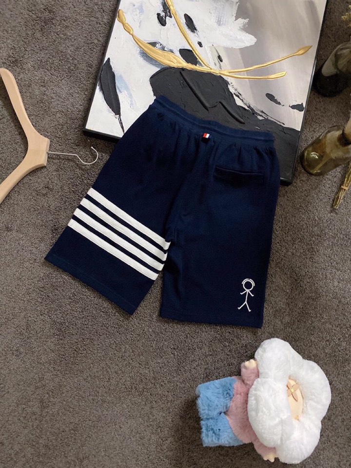 Title: THOM BROWNE Monochrome Spring Suit Collection Summary Summary: THOM BROWNE’s latest spring suit collection features monochrome designs with unique details in blue, white, and gray - 图片 9