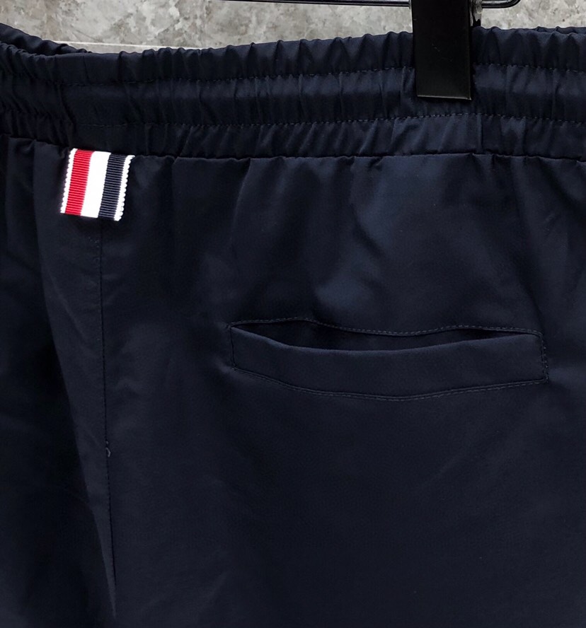 THOM BROWNE Classic Four-Bared Sandal Shorts in Gray, Tibetan Cyan, White, and Orange – Product Code 1-5 - 图片 6