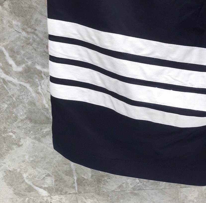 THOM BROWNE Classic Four-Bared Sandal Shorts in Gray, Tibetan Cyan, White, and Orange – Product Code 1-5 - 图片 4